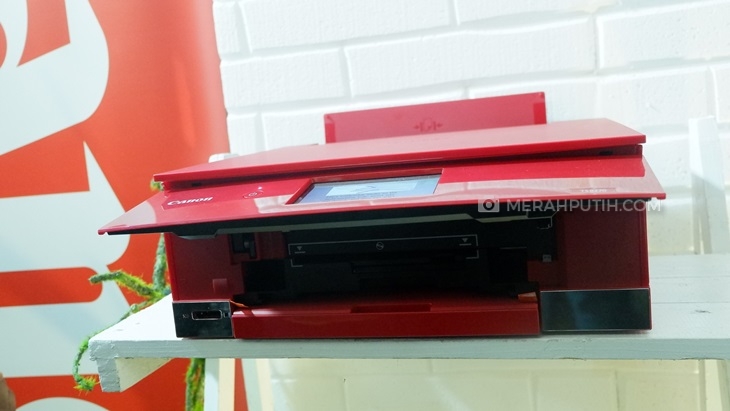 Printer Ini Kekinian Banget, Bisa Mencetak Stiker Kuku