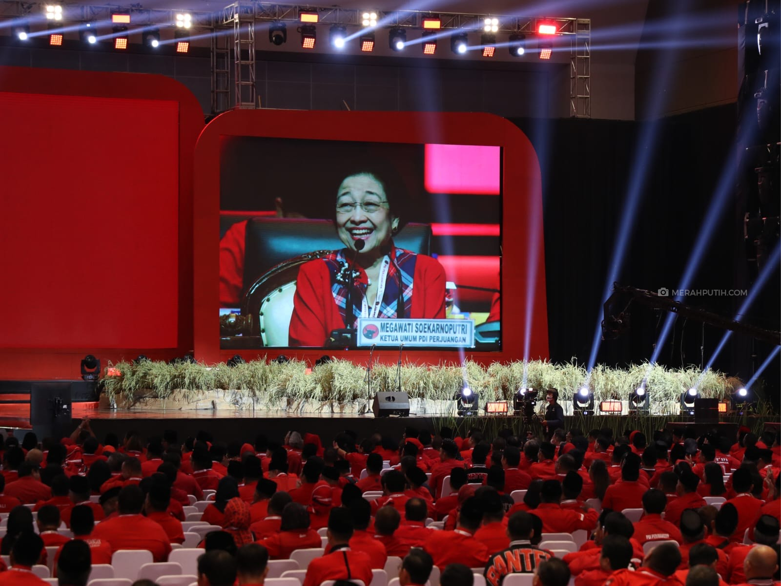 Megawati Minta Kader PDIP Tetap Turun ke Bawah Menyatu dengan Rakyat