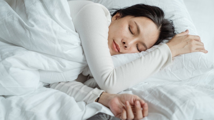 Hal yang Akan Terjadi Ketika Tidur Menggunakan Riasan