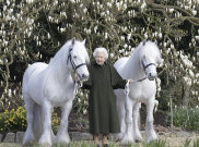 Momen Fashion Ikonik Ratu Elizabeth II dari Tahun ke Tahun