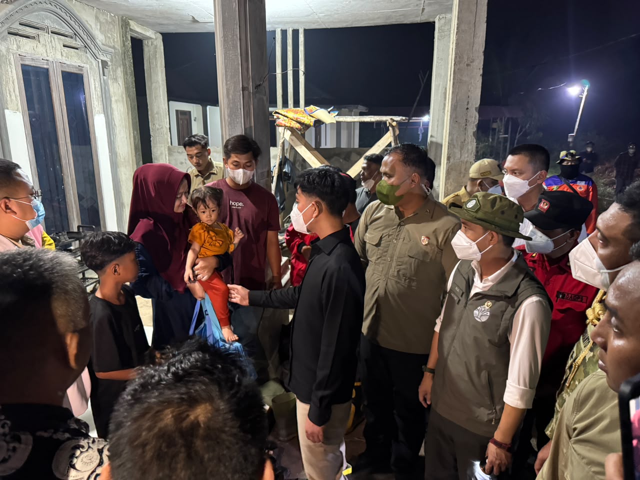 Menhut Raja Antoni Dampingi Wapres Gibran Tinjau Penanganan Karhutla Kalbar