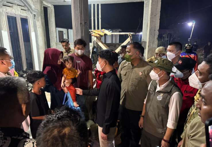Menhut Raja Antoni Dampingi Wapres Gibran Tinjau Penanganan Karhutla Kalbar
