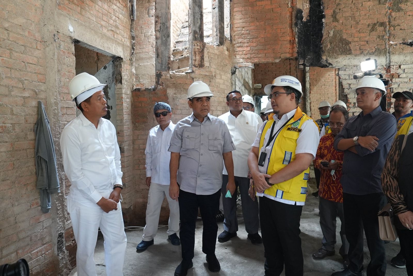 Ketua MPR dan Gubernur Jabar Dedi Mulyadi Tinjau Renovasi Mess MPR yang Dibakar Massa, Salah Satu Bangunan Heritage Bandung