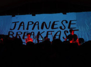 Sempat Terlewat, Akhirnya Band Japanese Breakfast Tampil Memukau di Jakarta 