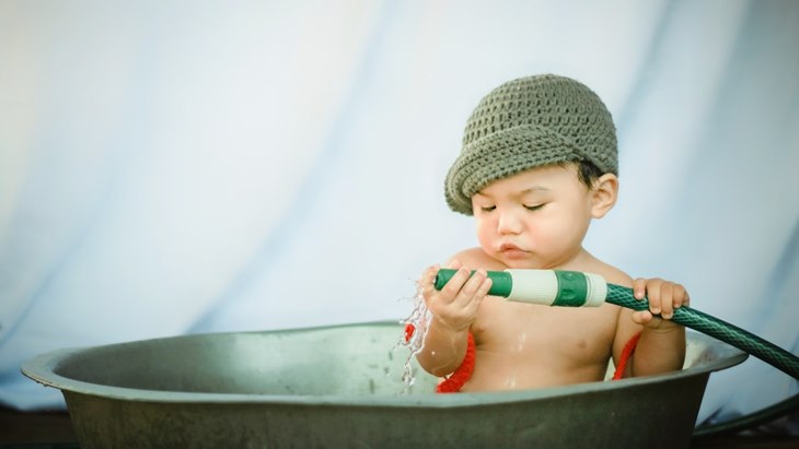 3 Alasan Mandi Jadi Trik Parenting yang Efisien pada Balita