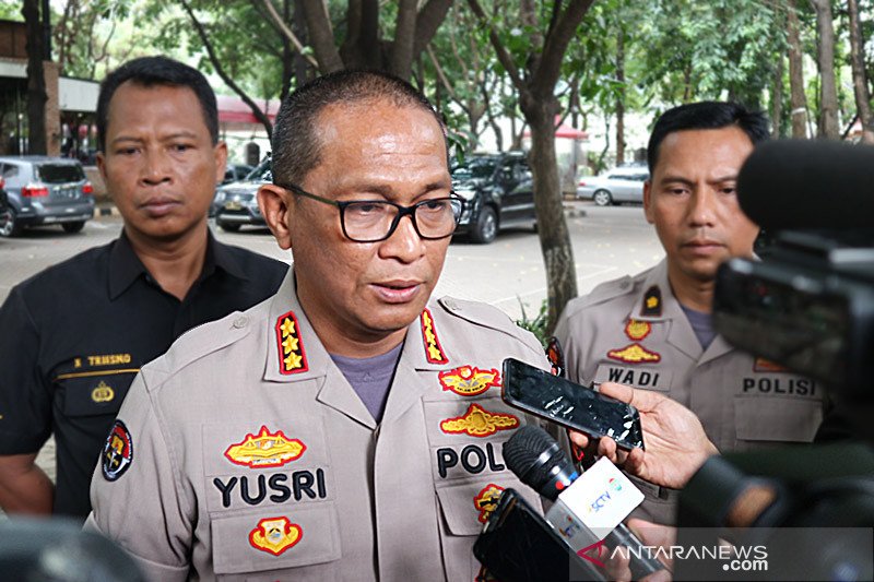 Kepala Bidang Humas Polda Metro Jaya Kombes Pol Yusri Yunus memberikan keterangan kepada wartawan di Polda Metro Jaya, Selasa (15/9/2020). ANTARA/Fianda Sjofjan Rassat/aa.