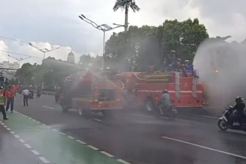 Pengamat Kritik Penyemprotan Disinfektan di Jakarta karena tak Merata