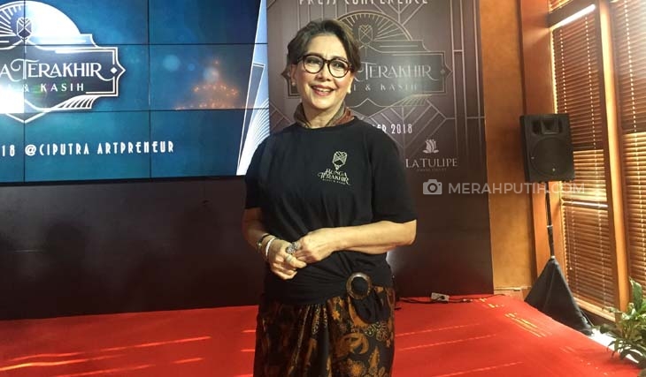 Ini Cara Widyawati Melepas Rindu terhadap Almarhum Sophan Sophiaan, Bikin Terharu