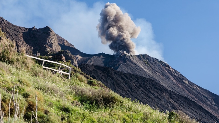 6 Gunung Berapi di Dunia yang Sajikan Pengalaman Paling Mendebarkan