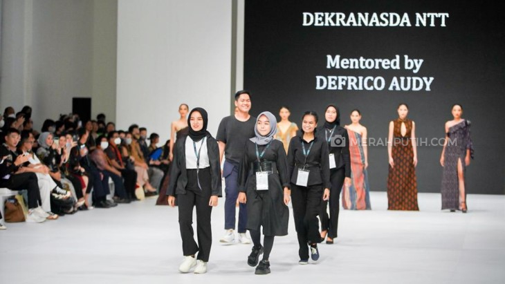 Kolaborasi Dekranasda, Desainer, dan Pelajar Angkat Busana NTT di JFW 2023