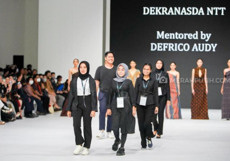 Kolaborasi Dekranasda, Desainer, dan Pelajar Angkat Busana NTT di JFW 2023