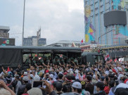 Teriakkan 'Prabowo-Sandi Presiden' Menggema di Halaman Depan Gedung Bawaslu