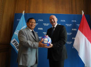 Prabowo Diajak Berkeliling Ruang Penyimpanan Trofi Piala Dunia, Pulangnya Diberi Cendera Mata