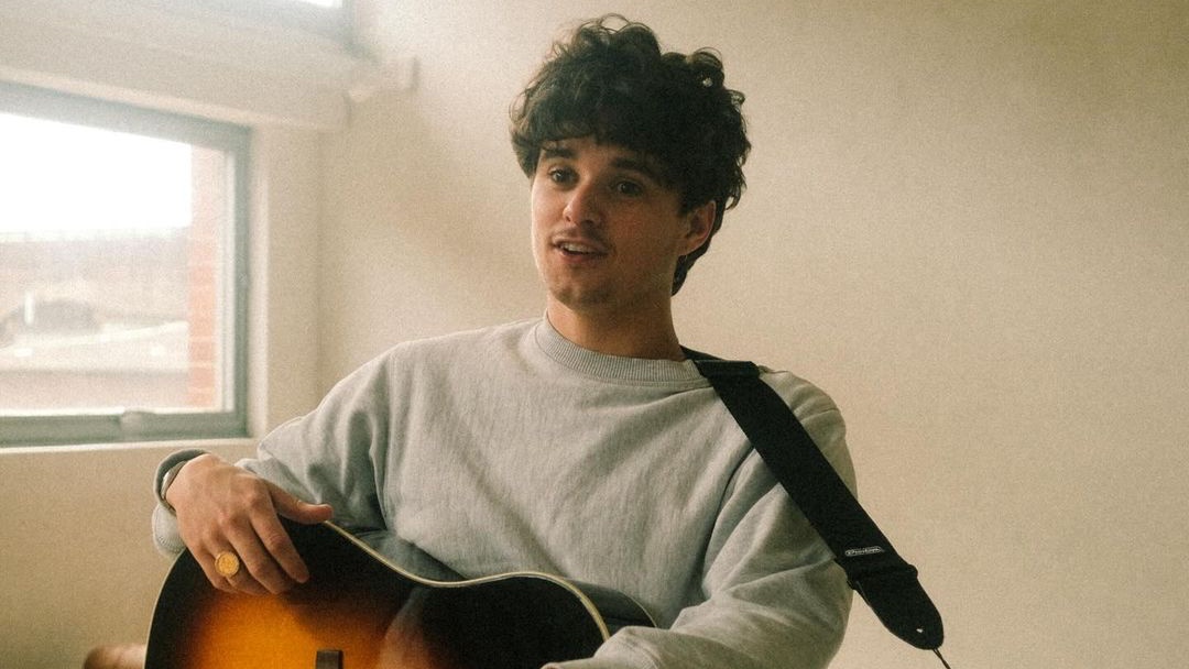 Cinta Beracun dari Bradley Simpson dalam Single 'Picasso'