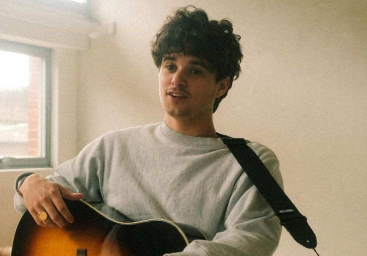 Cinta Beracun dari Bradley Simpson dalam Single 'Picasso'