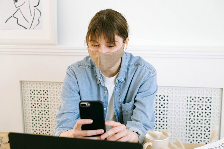 5 Pertanda Saatnya Kamu Ganti Masker