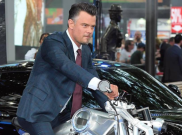 Josh Duhamel Raih Gelar Doktor Kehormatan