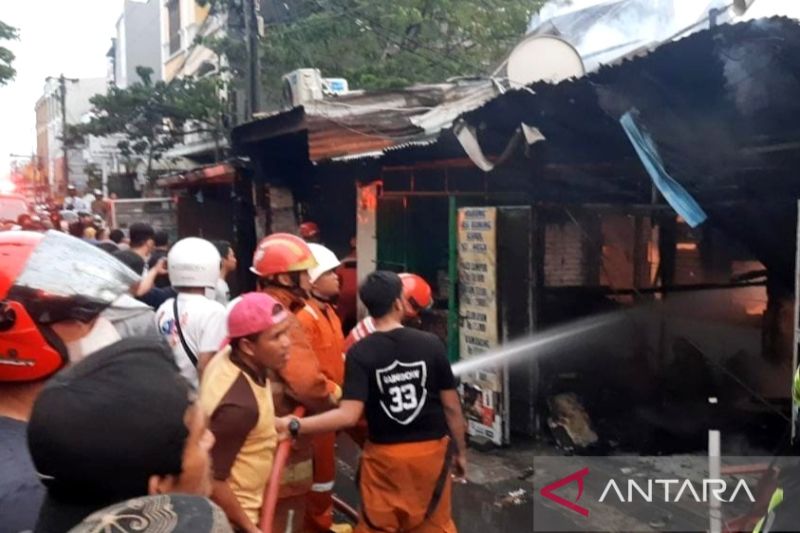 Kebakaran di Asrama Polisi. (Foto: Antara)