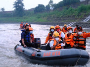 Susur Sungai Bengawan Solo Bersama Gibran, Ganjar Soroti Masalah Sampah dan Limbah