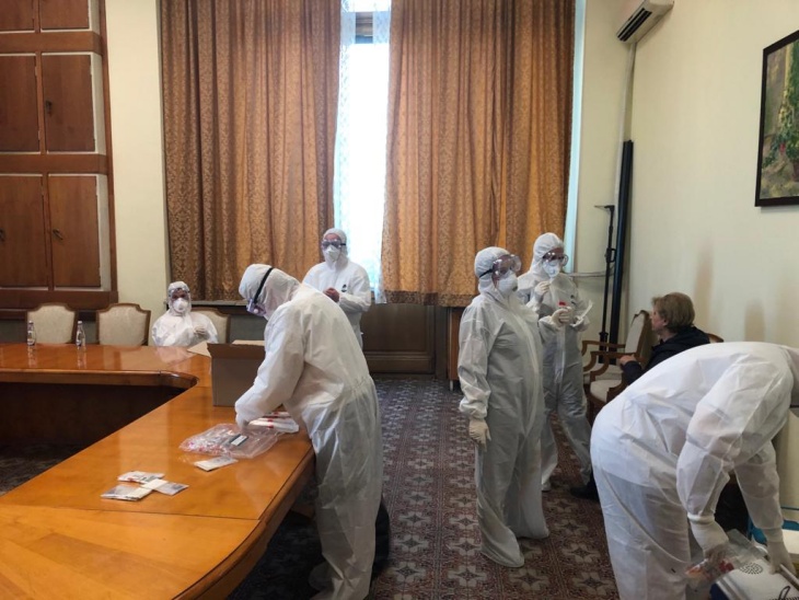 Bersihkan kantor dan sediakan alat kebersihan yang lengkap. (Foto: EUobserver) 