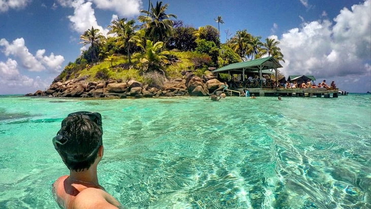 7 Tempat Terbaik di Dunia untuk Berenang di Alam Liar