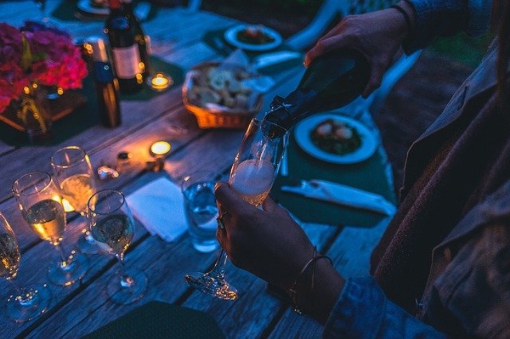 Membangun kedekatan bersama rekan kerja. (Foto: Pixabay/Pexels)