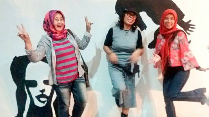 Pelukis Syalabi Asya Bereksperimen dengan Bayang-bayang