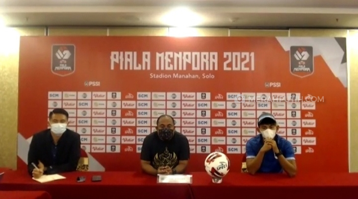  Asisten pelatih PSIS Semarang Imran Nahumarury memberikan keterangan pada awak media usai pertandingan melawan Barito Putera, Minggu (21/3). (Ismail/Jawa Tengah)