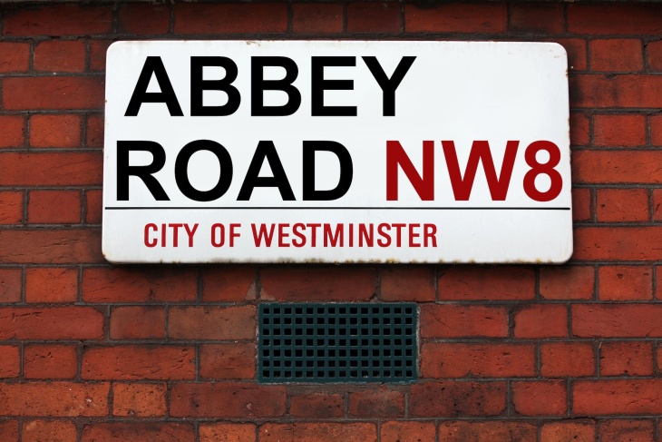 Tanda jalan Abbey Road. (Foto Hongkong Tatler)