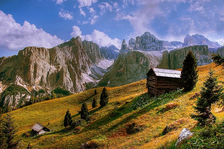 Pemandangan pegunungan di Italia. (Foto: Pixabay/kordi_vahle)