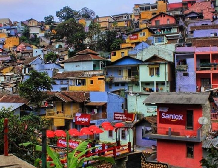 kampung pelangi 200