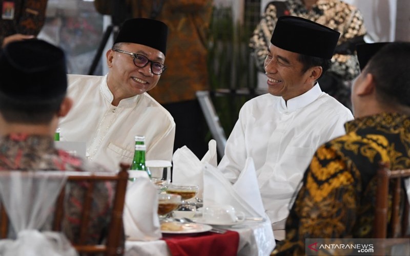 Zulhas dan Jokowi saat buka puasa bersama lembaga tinggi negara 