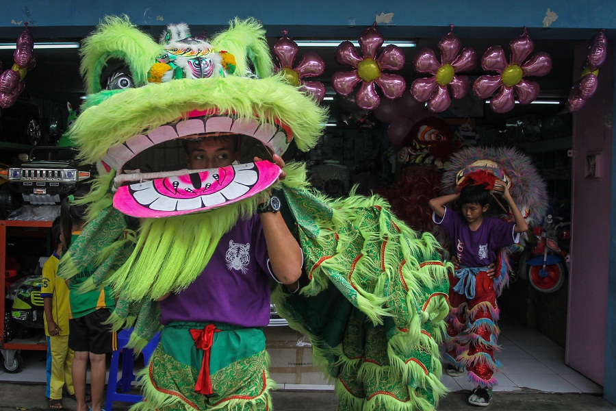 Barongsai dalam rangka Cap Go Meh di Solo