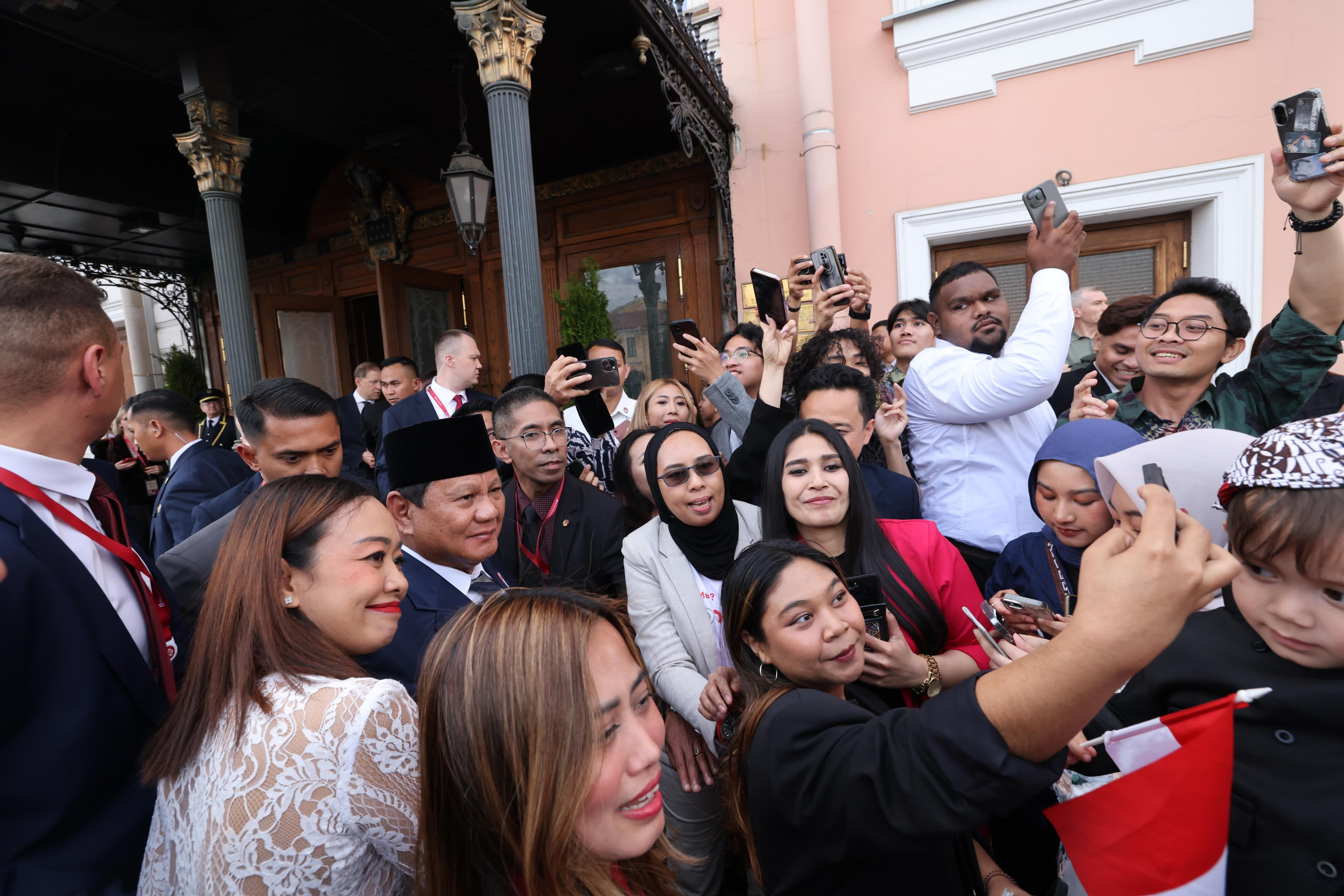 Prabowo 'Dipalak' Anak Diaspora Beli Lego, Ibunya Mau St. Petersburg Punya KJRI