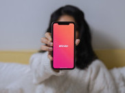 Tinder Buat Kamus Kencan untuk Pecahkan Kode Bahasa Gen Z