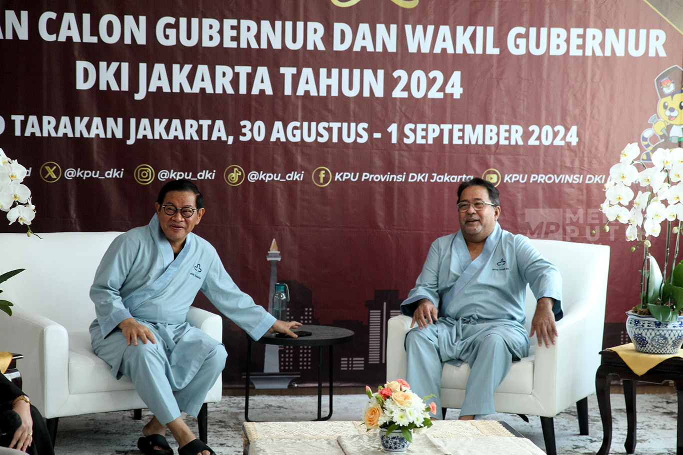 Pramono Anung & Rano Karno saat akan menjalani pemeriksaan pesehatan Pilkada DKI Jakarta 2024 di RS Tarakan, Jakarta, Jum'at (30/8/2024).