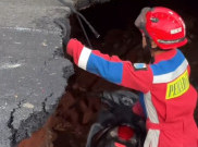 Jalan Ambles di Lenteng Agung Jaksel, Saluran Air Rusak Parah dan Berlubang