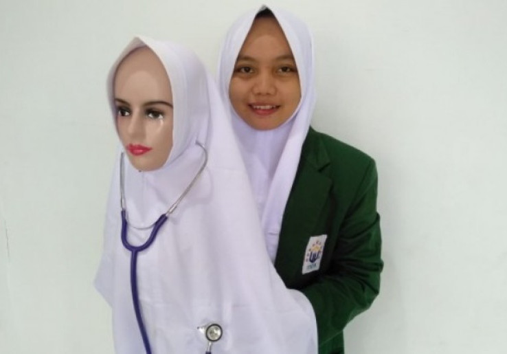 Mahasiswa Unusa Ini Buat Jilbab K-Pop untuk Tenaga Medis