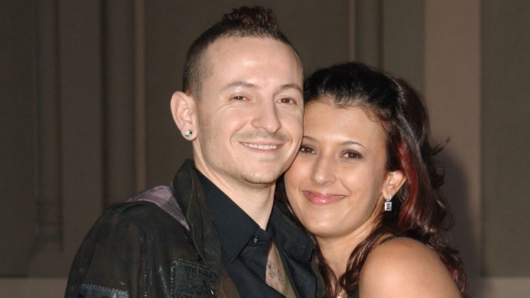 Istri Mendiang Chester Bennington Ajak Penggemar Lebih Peduli Kesehatan Mental