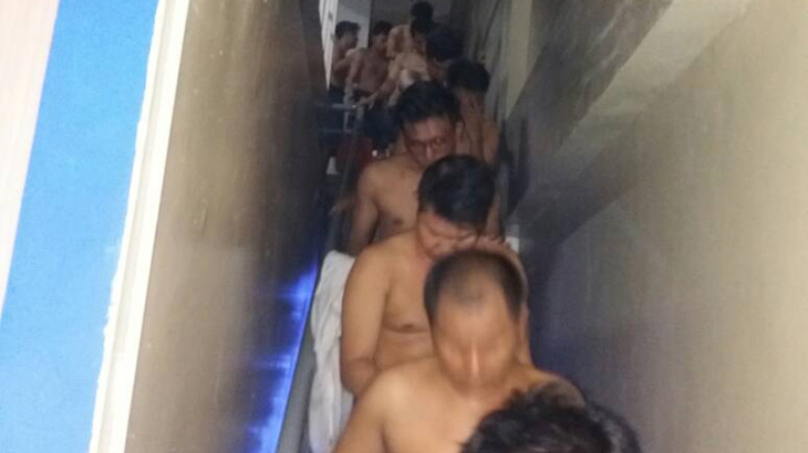 Polisi: Saat Digerebek Ada Pasangan Homo Sedang Striptis dan Masturbasi 