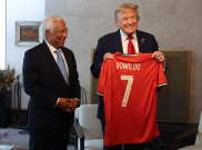 Donald Trump Dapat Jersey dari Cristiano Ronaldo, Ada Pesan Khusus