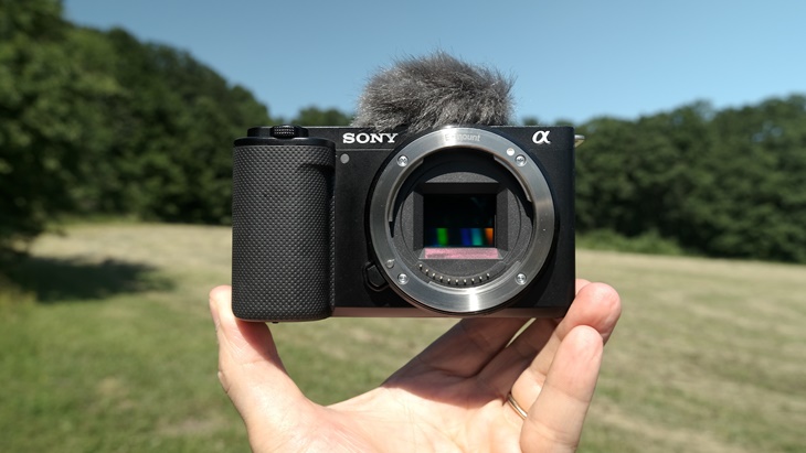 Sony Alpha ZV-E10 Resmi Hadir di Indonesia