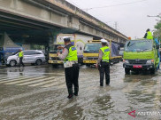 Banjir di Puri Kembangan Bikin Emosi, Pengendara Adu Mulut Hingga Cekcok Akibat Macet Parah dan Jalan Tol Ditutup