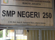 Punya Dedikasi Tinggi Mengajar, Sukirno Dipertahankan SMPN 250