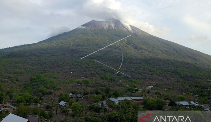 Gunung Ile Lewotolok Erupsi, 3 Desa Diminta Waspada