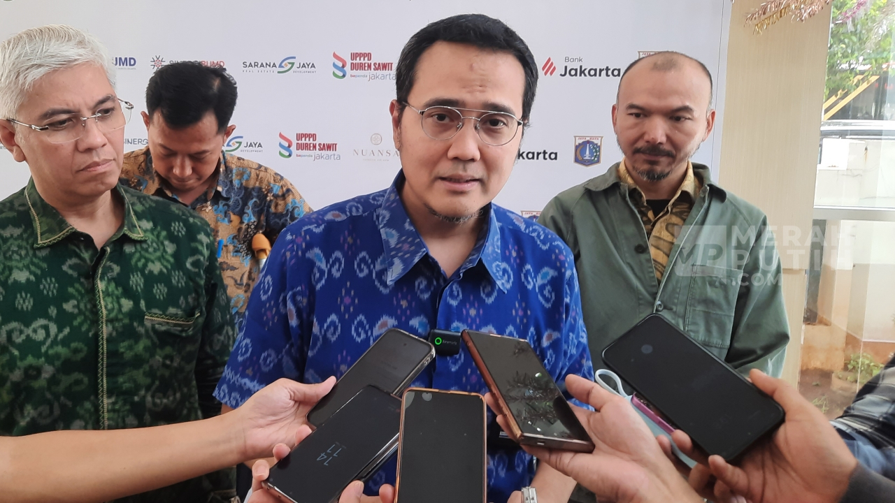 Sarana Jaya Percepat Legalitas Hunian, Puluhan Penghuni Menara Samawa Terima Sertifikat