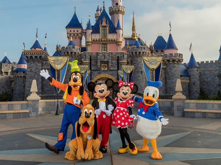 Disneyland dan taman hiburan lain akan dibuka dengan batasan pengunjung (Foto: disney.com)