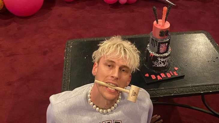 Machine Gun Kelly Janji Rilis Album Baru di 2022