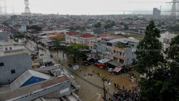 Banjir Memutus Akses Jalan Kota Tangerang-Jakarta di Ciledug