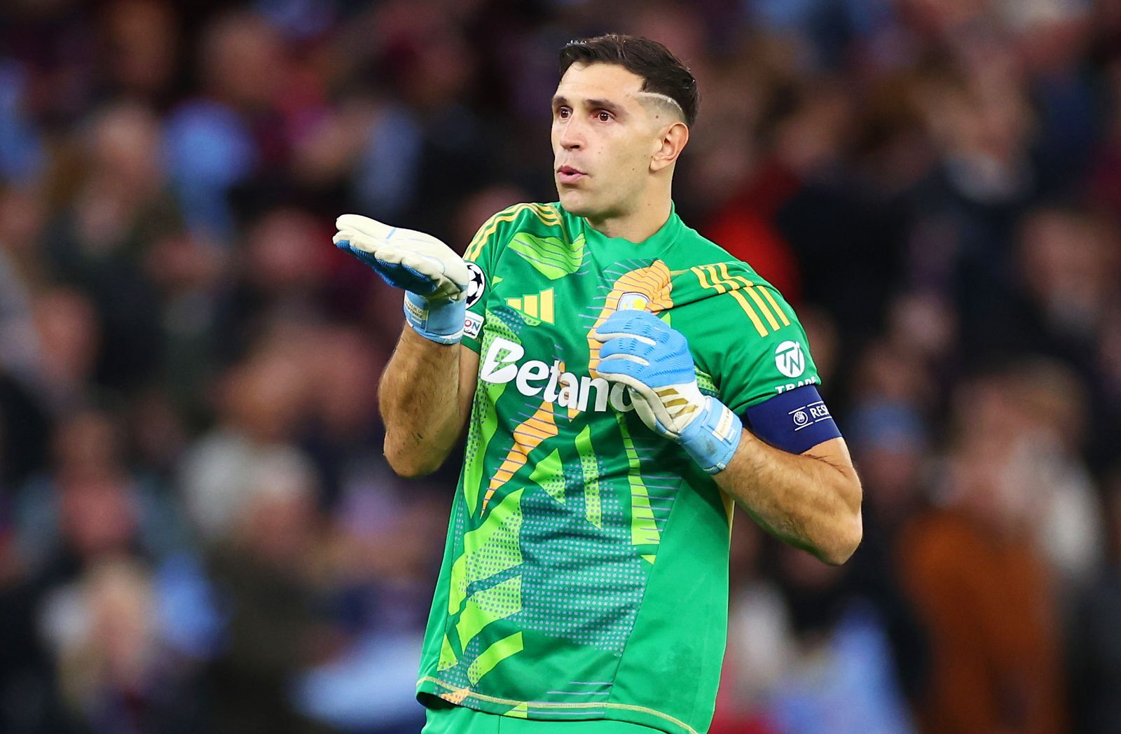 Sudah Beri Kode ke Aston Villa, Emiliano Martinez Mau Gabung Manchester United